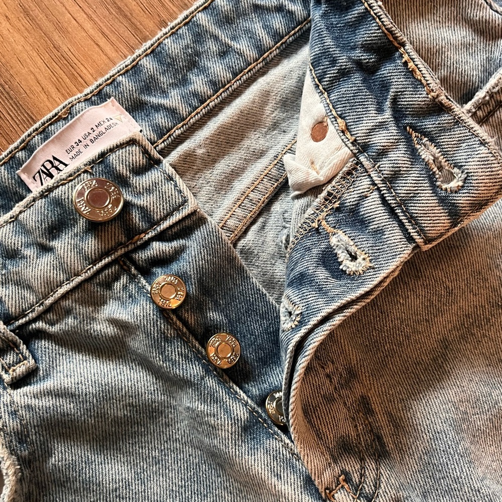 Zara Distressed Straight Leg Jeans Light Wash Size 24 High Rise Denim